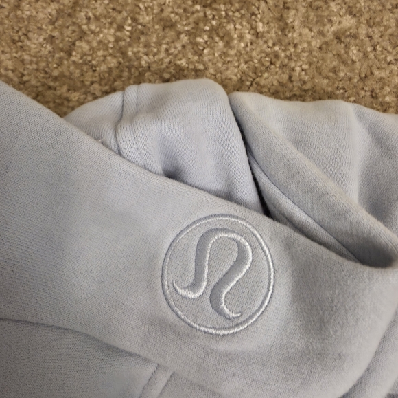 Lululemon - Picture 2 of 5